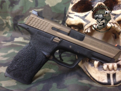 Burnt-Bronze-Black-Pistols-006.jpg