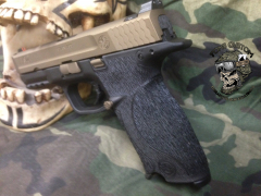 Burnt-Bronze-Black-Pistols-007.jpg